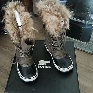 Sorel snowboots, size 5 women
